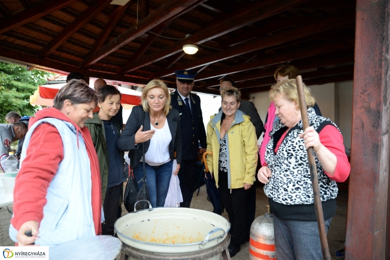 Családi nap Sóstóhegyen  csepergő esőben