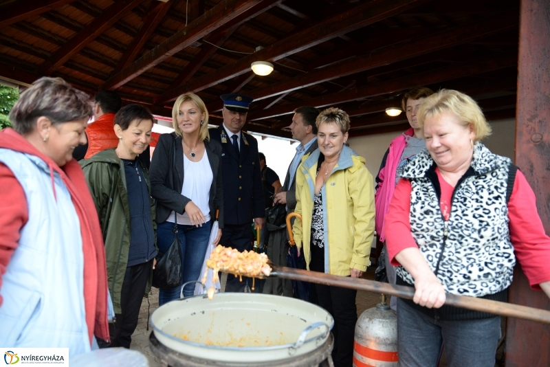 Családi nap Sóstóhegyen  csepergő esőben