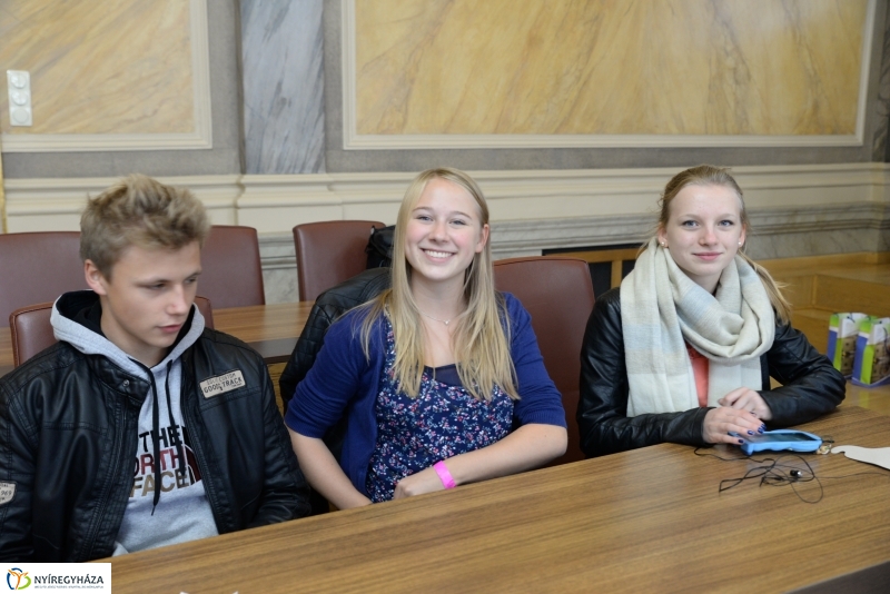 Cserediákok a Városházán