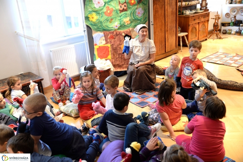 A múzeumban is népmesét hallgattak a gyerekek