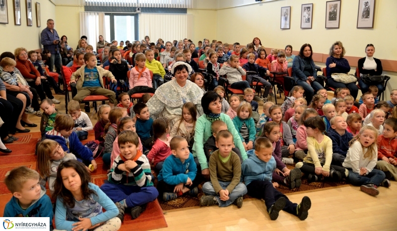 A könyvtárban is a mese volt a főszereplő