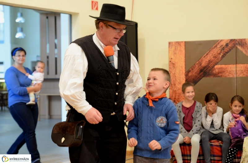 A könyvtárban is a mese volt a főszereplő