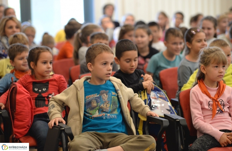 A könyvtárban is a mese volt a főszereplő