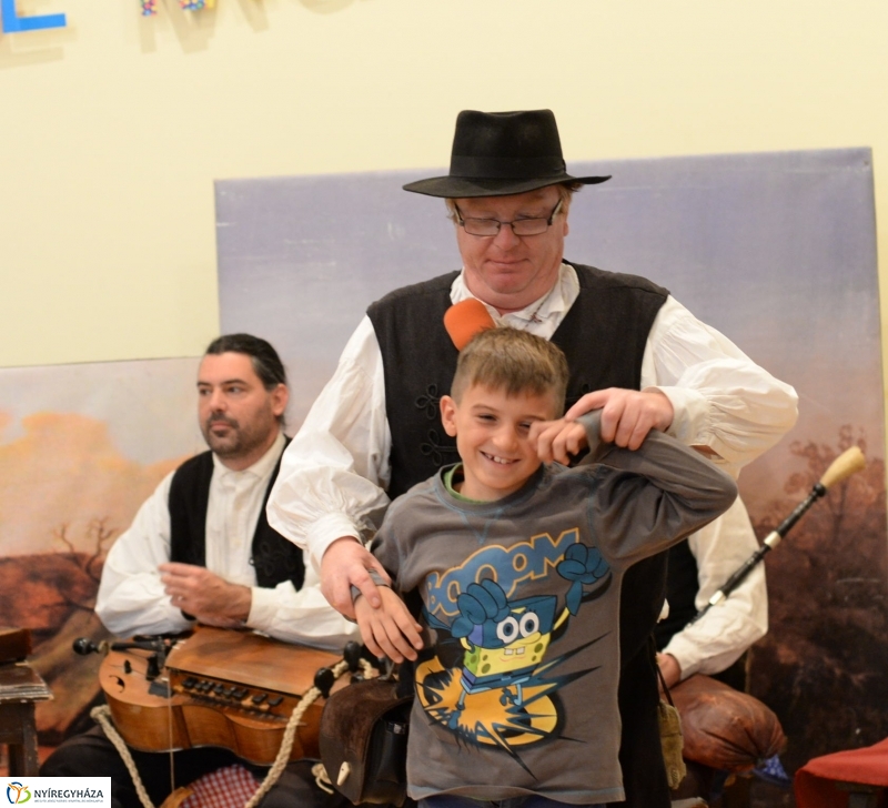 A könyvtárban is a mese volt a főszereplő