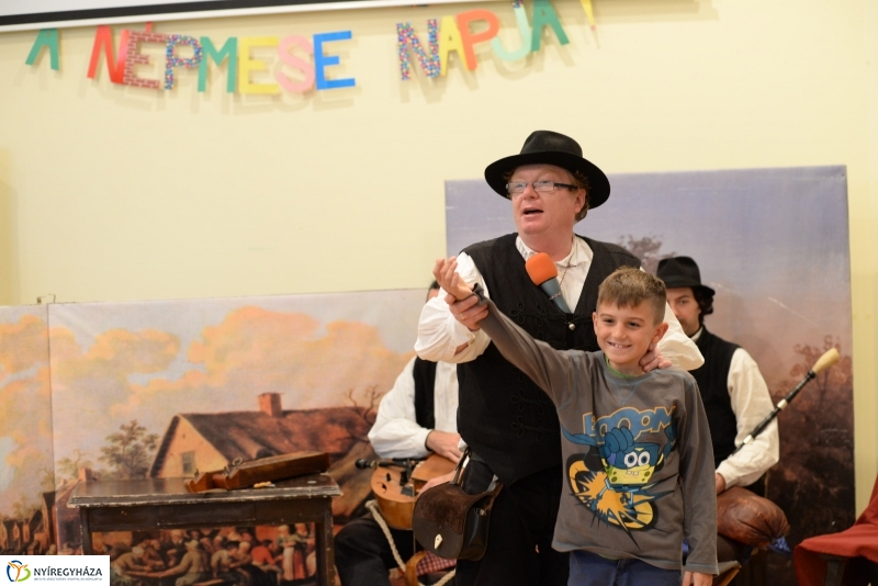 A könyvtárban is a mese volt a főszereplő