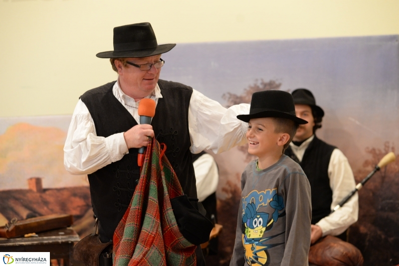 A könyvtárban is a mese volt a főszereplő