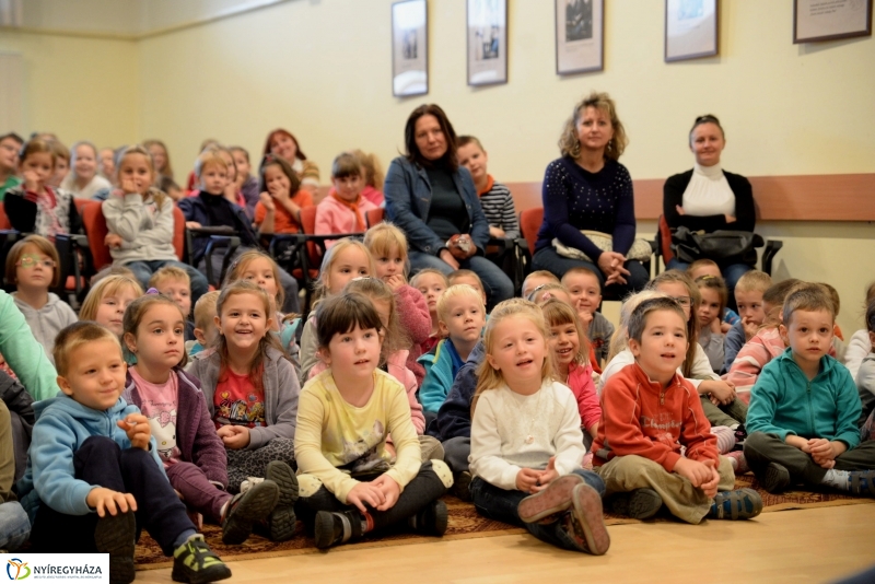 A könyvtárban is a mese volt a főszereplő