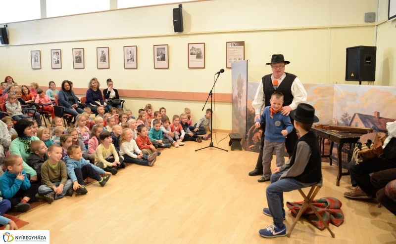 A könyvtárban is a mese volt a főszereplő