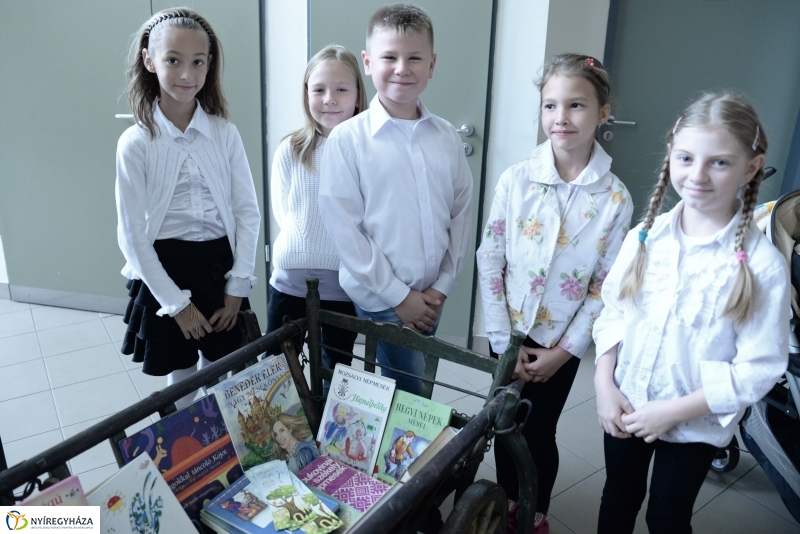 A könyvtárban is a mese volt a főszereplő