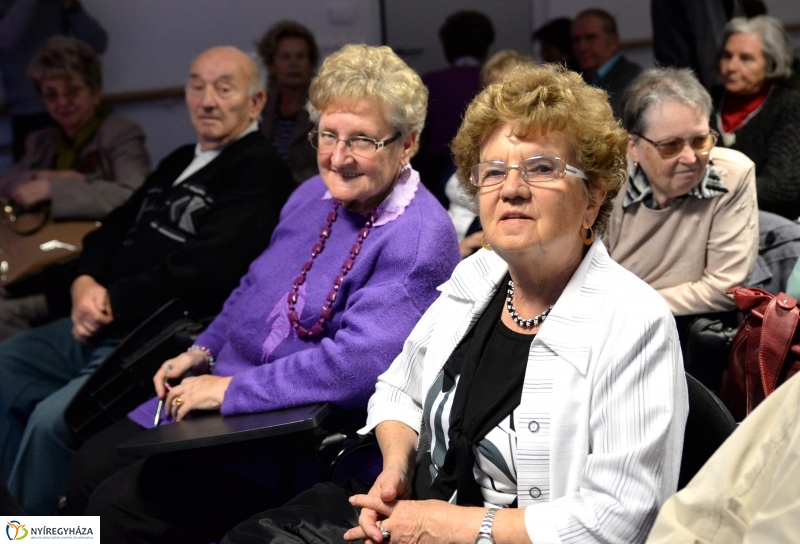 Szépkorúak Akadémiája