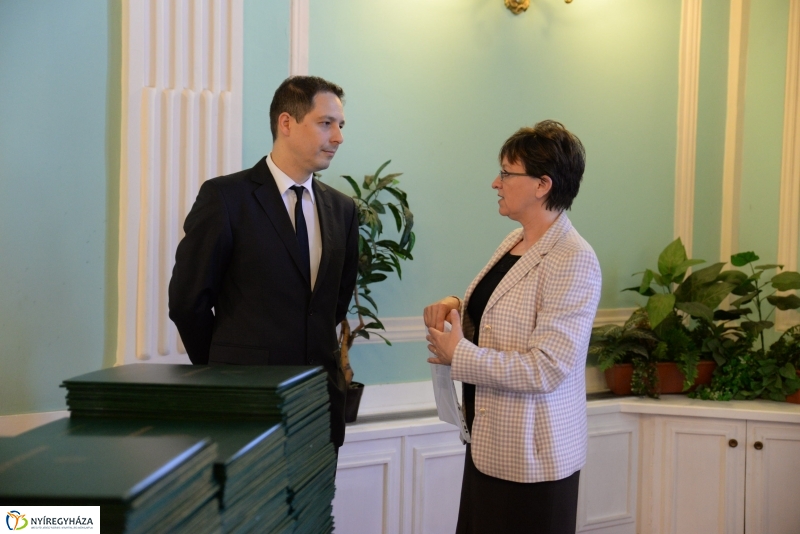 Mesterlevelek átadása