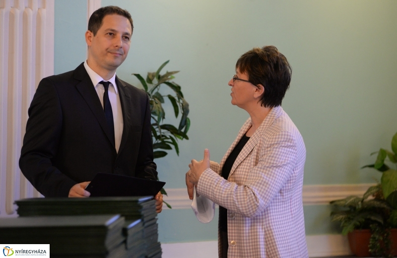 Mesterlevelek átadása