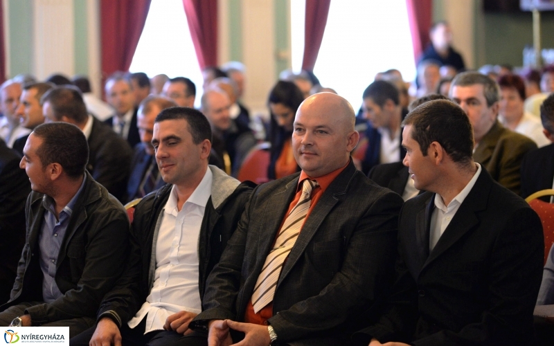 Mesterlevelek átadása