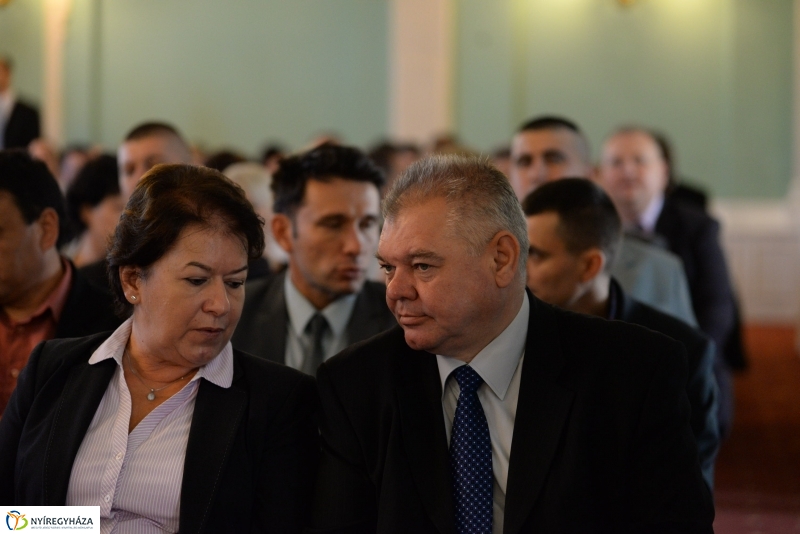 Mesterlevelek átadása