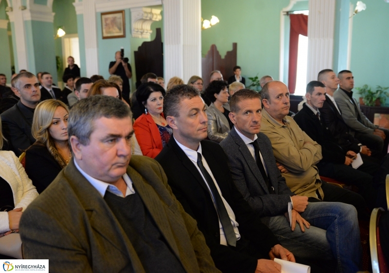 Mesterlevelek átadása