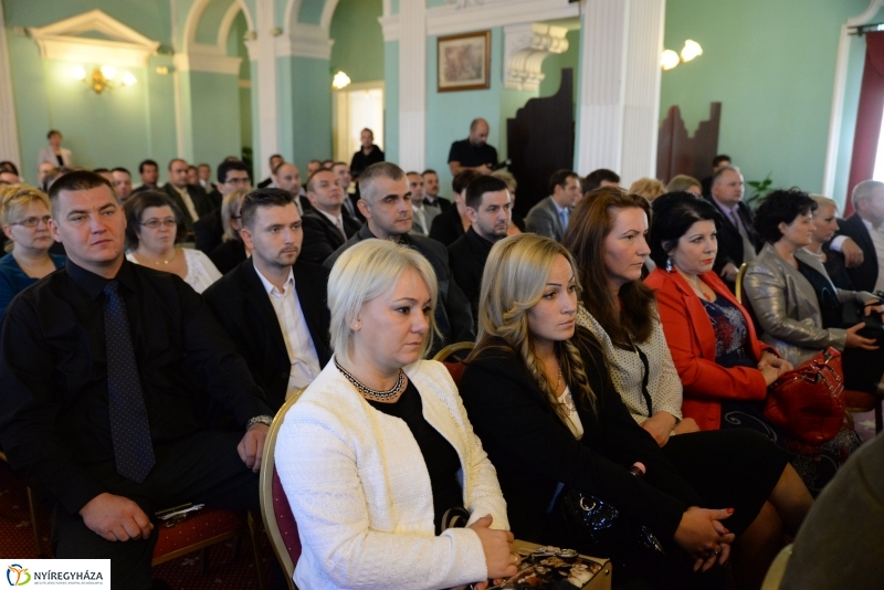 Mesterlevelek átadása