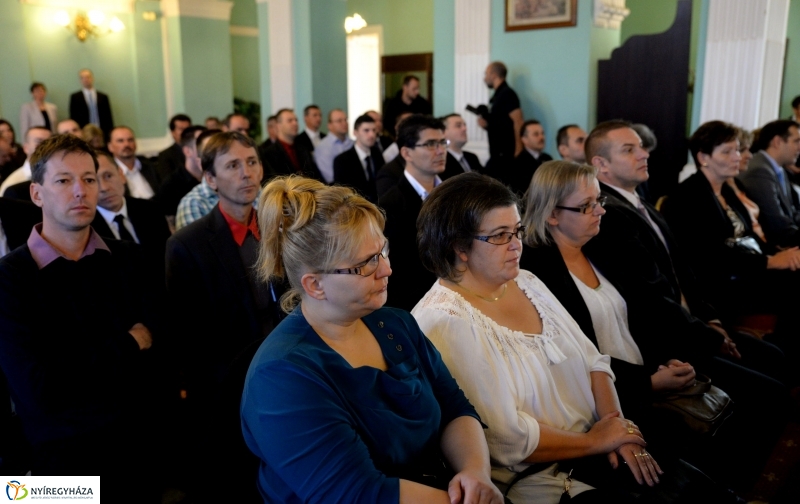 Mesterlevelek átadása