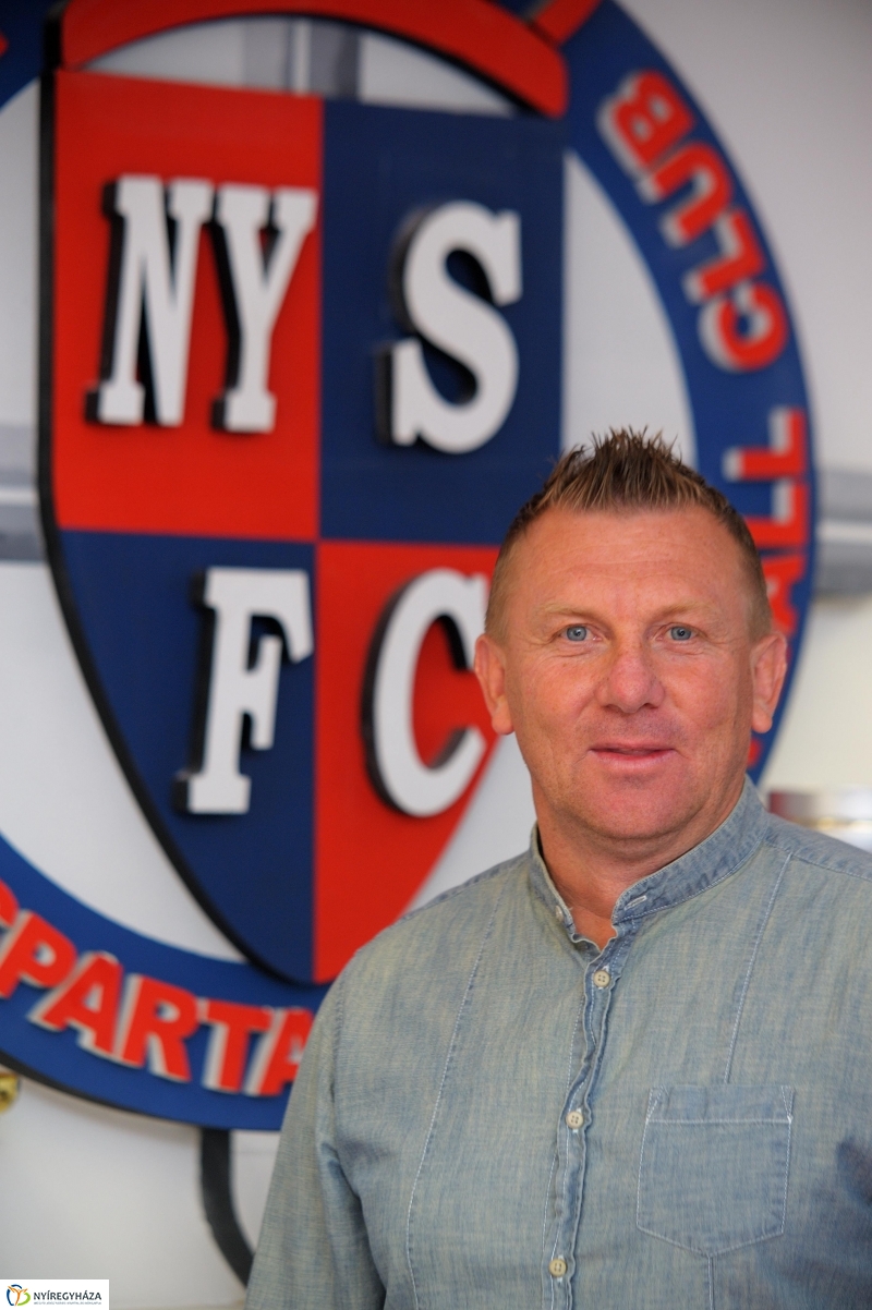 Háromfős elnökség a Szparinál