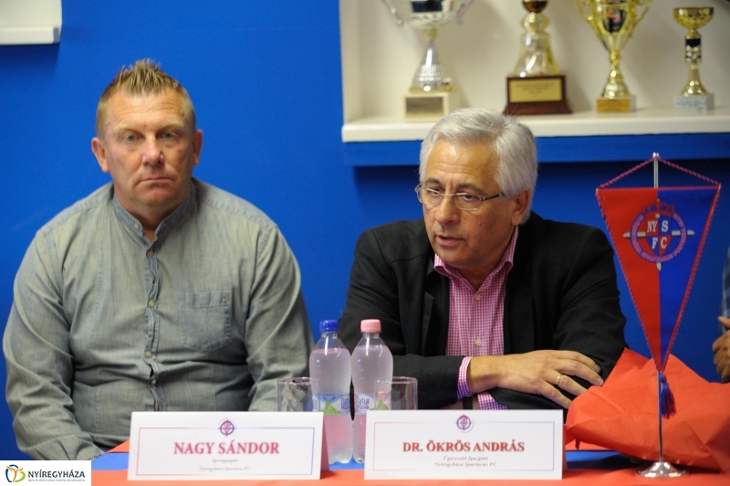 Háromfős elnökség a Szparinál