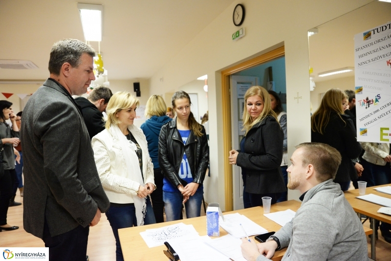 Civilek az éjszakában-a Humán Net Alapítvány rendezvénye