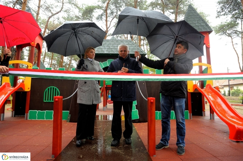 Sóstófejlesztés - Játszótér átadás