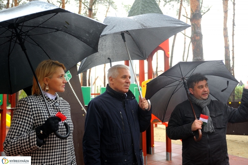 Sóstófejlesztés - Játszótér átadás