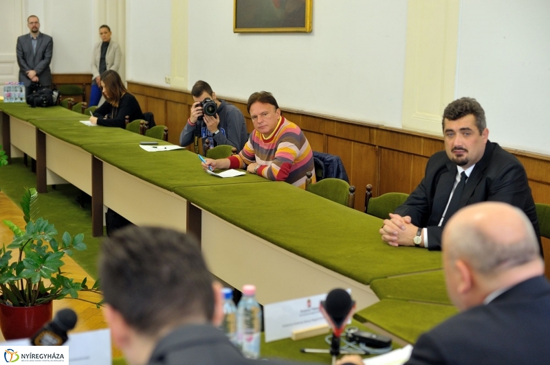 Sajtótájékoztató a földtörvényről