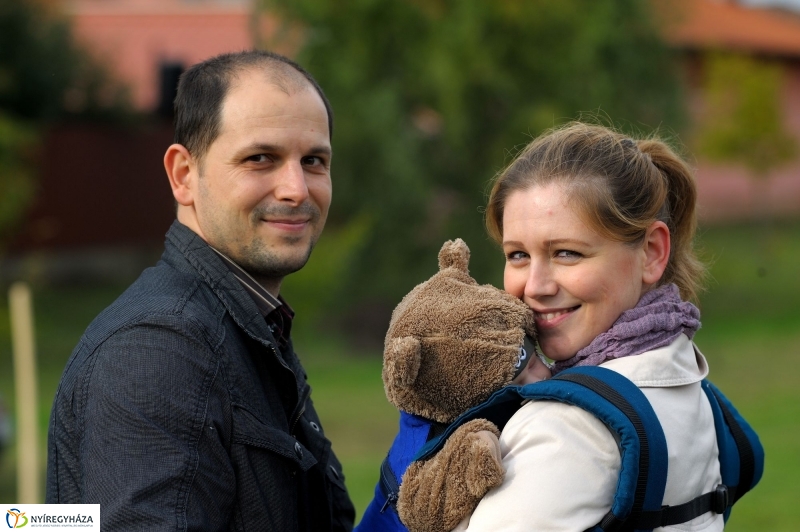 Családi faültetés az Újélet-fa Ligetben