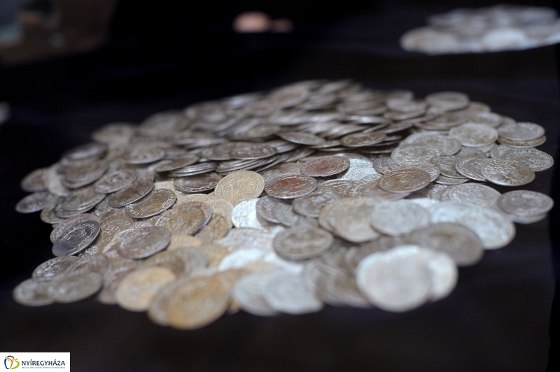 Ezüstlelet a városházán