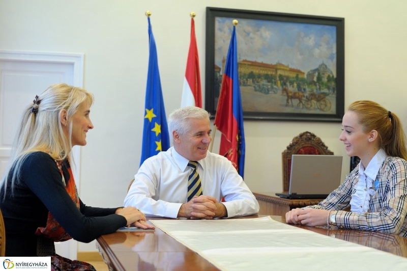 Trizner Laura a Városházán