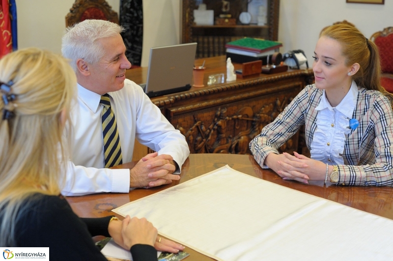 Trizner Laura a Városházán