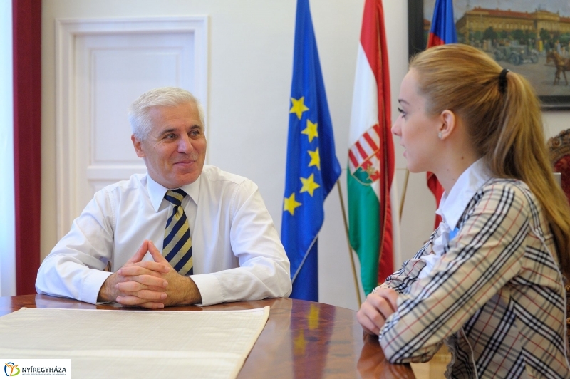 Trizner Laura a Városházán