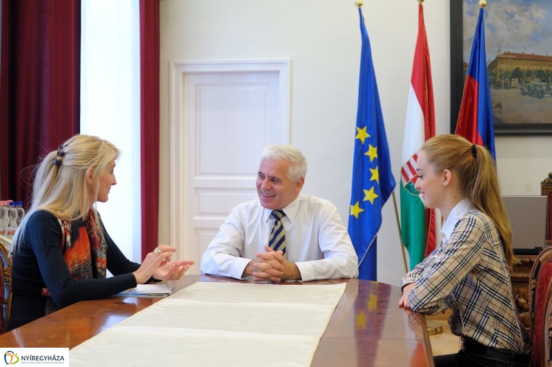 Trizner Laura a Városházán