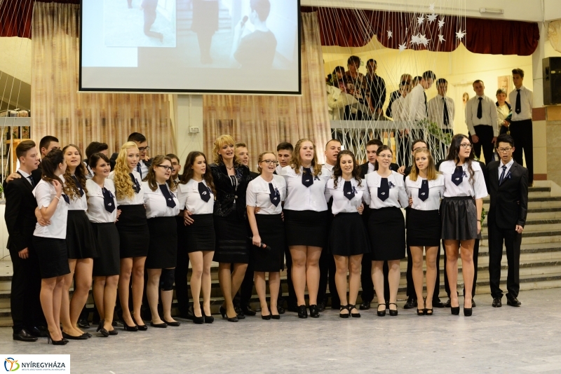 Szalagavató ünnepség az Arany János Gimnáziumban