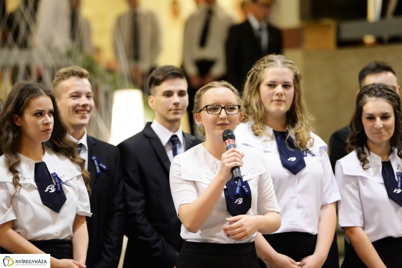 Szalagavató ünnepség az Arany János Gimnáziumban