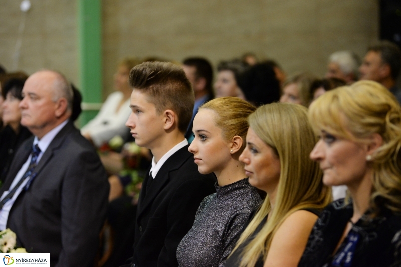 Szalagavató ünnepség az Arany János Gimnáziumban