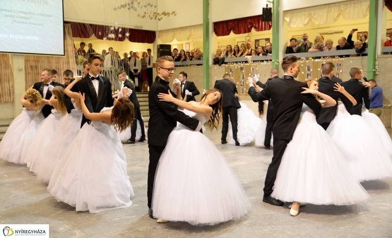 Szalagavató ünnepség az Arany János Gimnáziumban