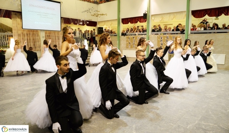 Szalagavató ünnepség az Arany János Gimnáziumban