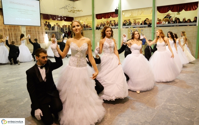 Szalagavató ünnepség az Arany János Gimnáziumban