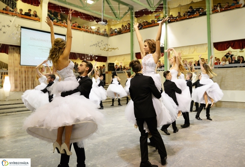 Szalagavató ünnepség az Arany János Gimnáziumban