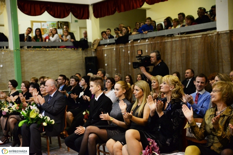 Szalagavató ünnepség az Arany János Gimnáziumban