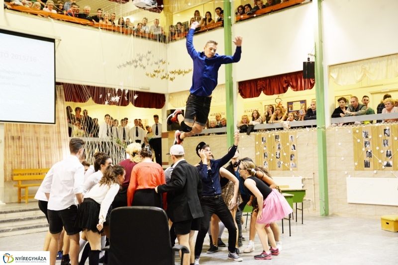 Szalagavató ünnepség az Arany János Gimnáziumban