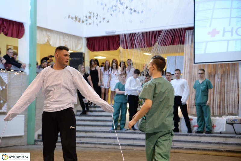 Szalagavató ünnepség az Arany János Gimnáziumban