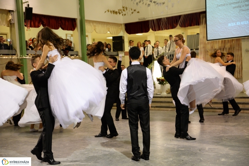 Szalagavató ünnepség az Arany János Gimnáziumban