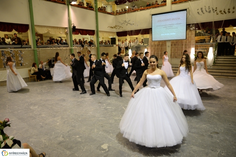 Szalagavató ünnepség az Arany János Gimnáziumban