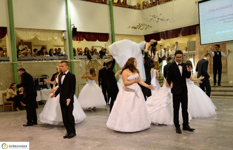 Szalagavató ünnepség az Arany János Gimnáziumban