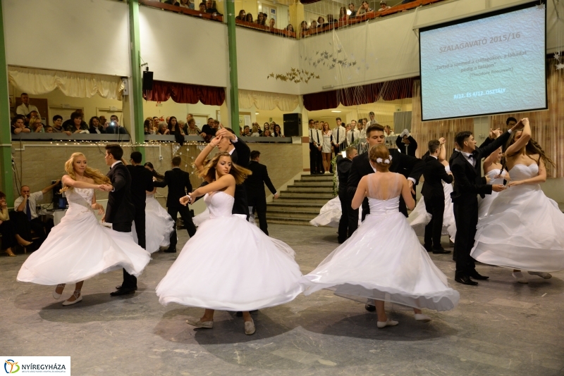 Szalagavató ünnepség az Arany János Gimnáziumban