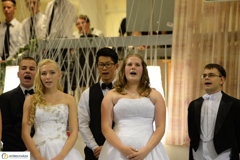 Szalagavató ünnepség az Arany János Gimnáziumban