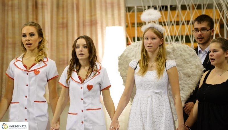 Szalagavató ünnepség az Arany János Gimnáziumban