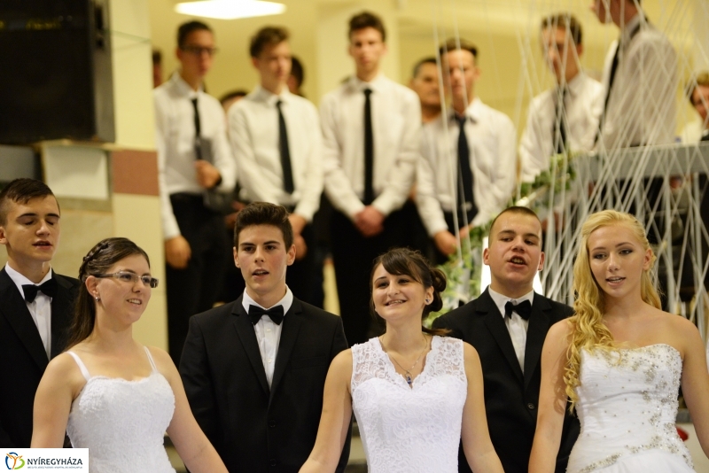 Szalagavató ünnepség az Arany János Gimnáziumban